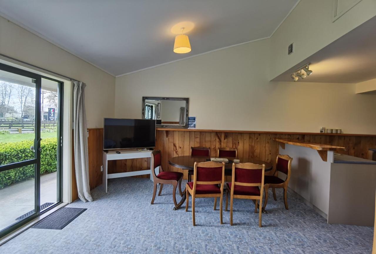 Mystery Creek Motel Rukuhia Ngoại thất bức ảnh