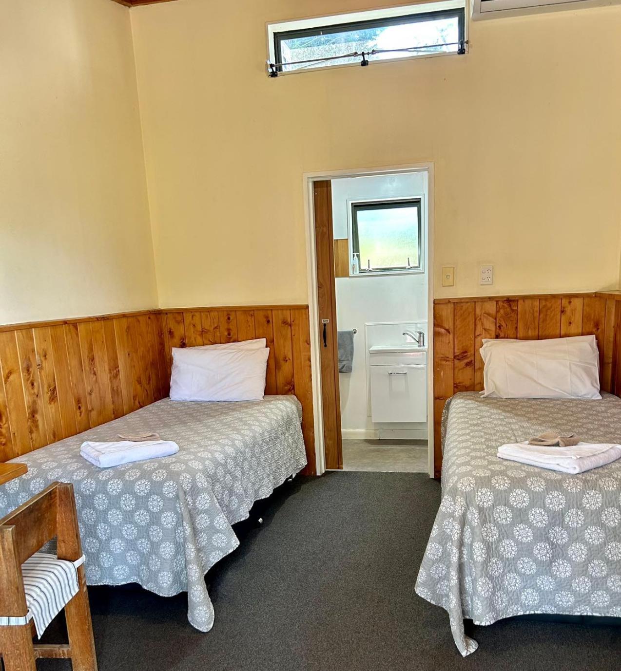 Mystery Creek Motel Rukuhia Ngoại thất bức ảnh